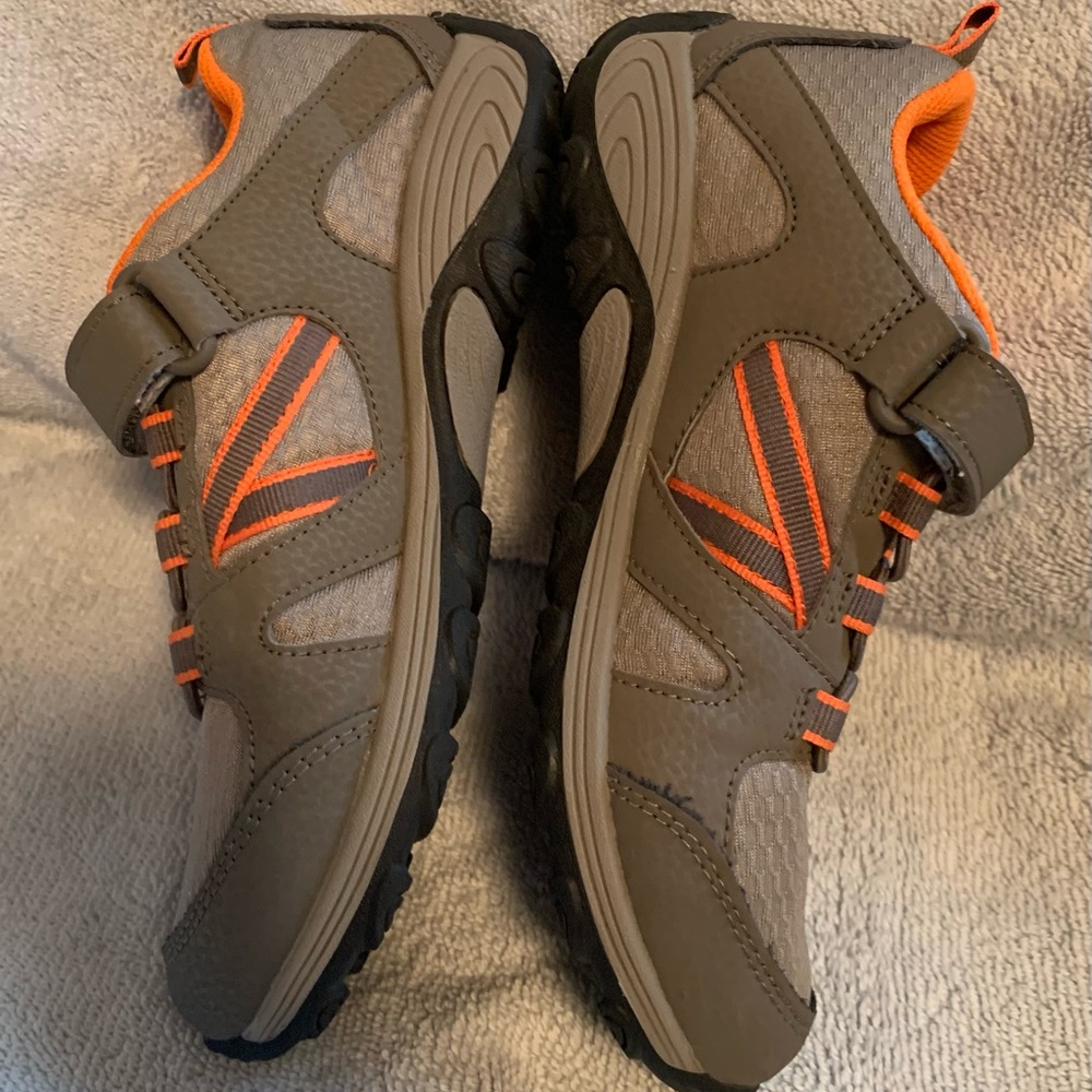 Merrell Outback low sneaker boys size 3 EUC